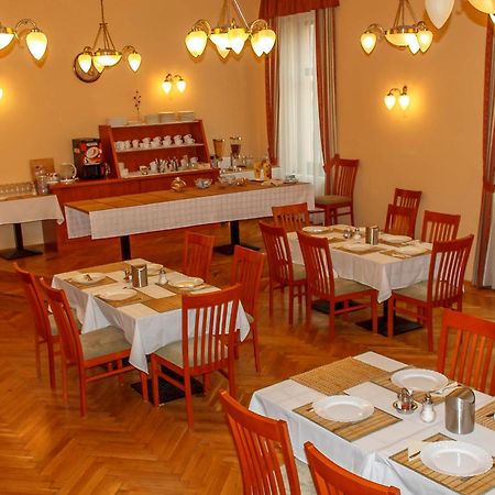 Pannon Hotel Bejelentkezes 20 Oraig, Check-In Until 20 O'Clock, Einchecken Bis 20 Uhr Mohács エクステリア 写真