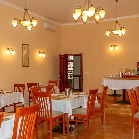 Pannon Hotel Bejelentkezes 20 Oraig, Check-In Until 20 O'Clock, Einchecken Bis 20 Uhr Mohács エクステリア 写真