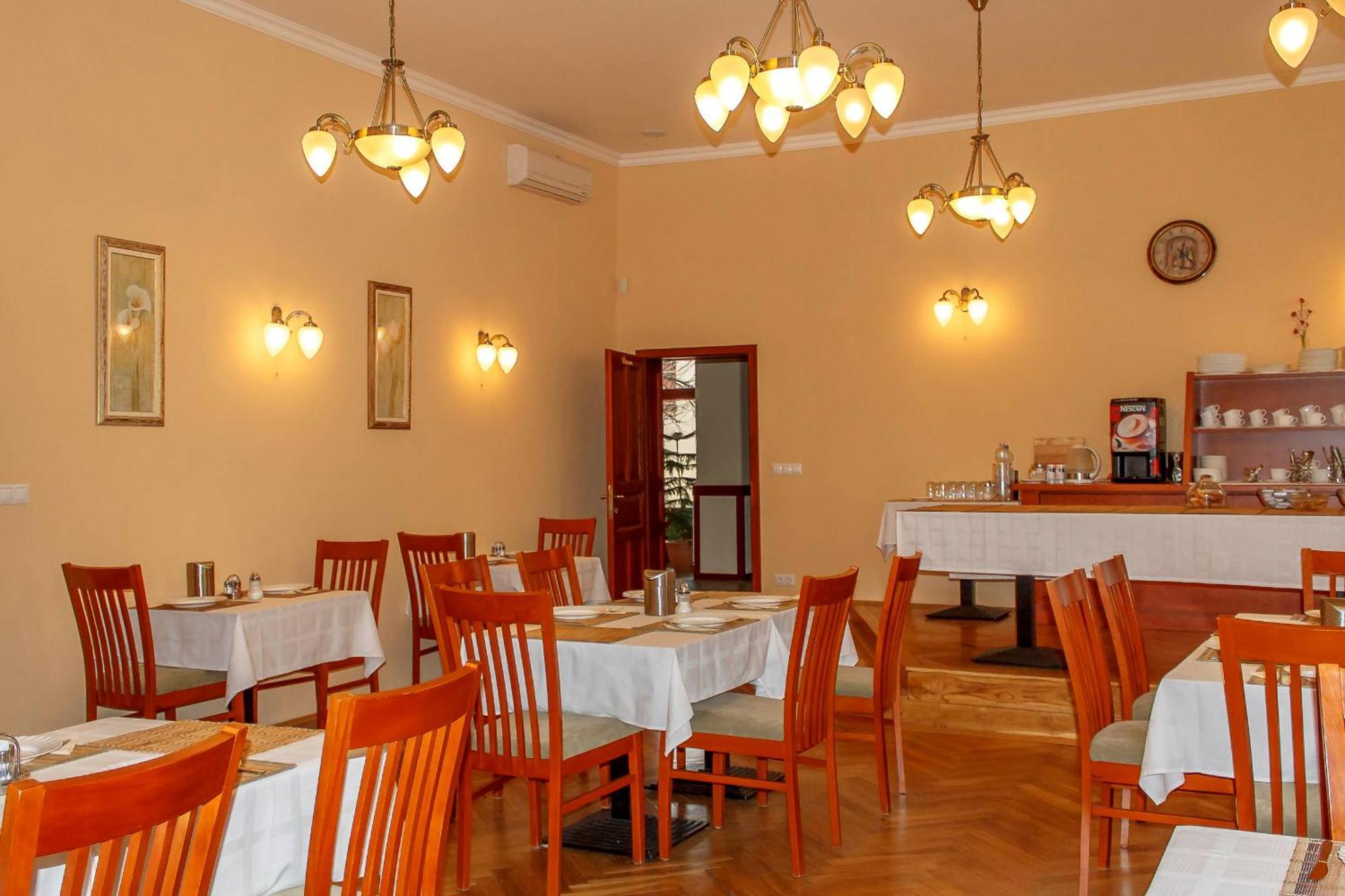 Pannon Hotel Bejelentkezes 20 Oraig, Check-In Until 20 O'Clock, Einchecken Bis 20 Uhr Mohács エクステリア 写真