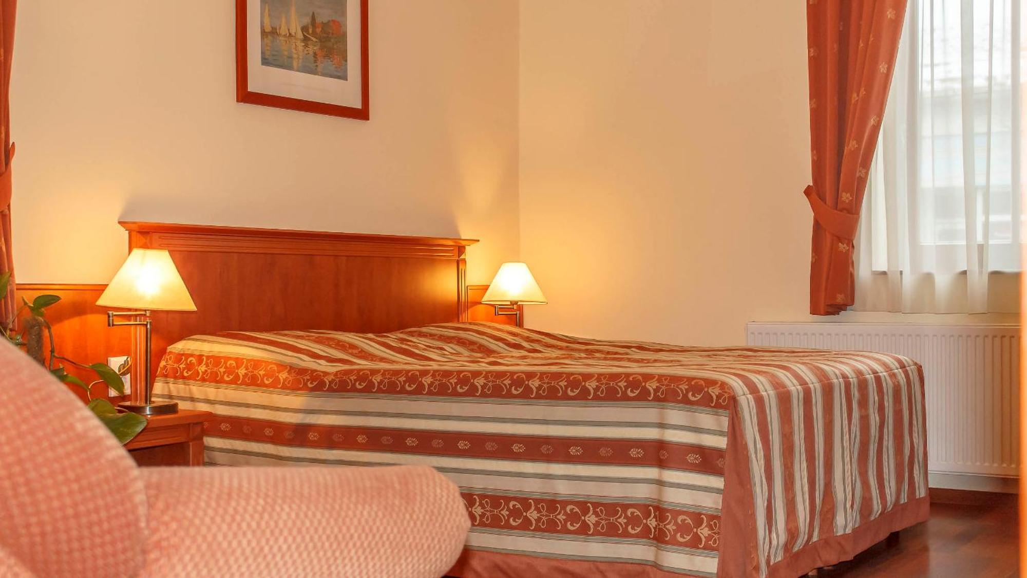 Pannon Hotel Bejelentkezes 20 Oraig, Check-In Until 20 O'Clock, Einchecken Bis 20 Uhr Mohács エクステリア 写真