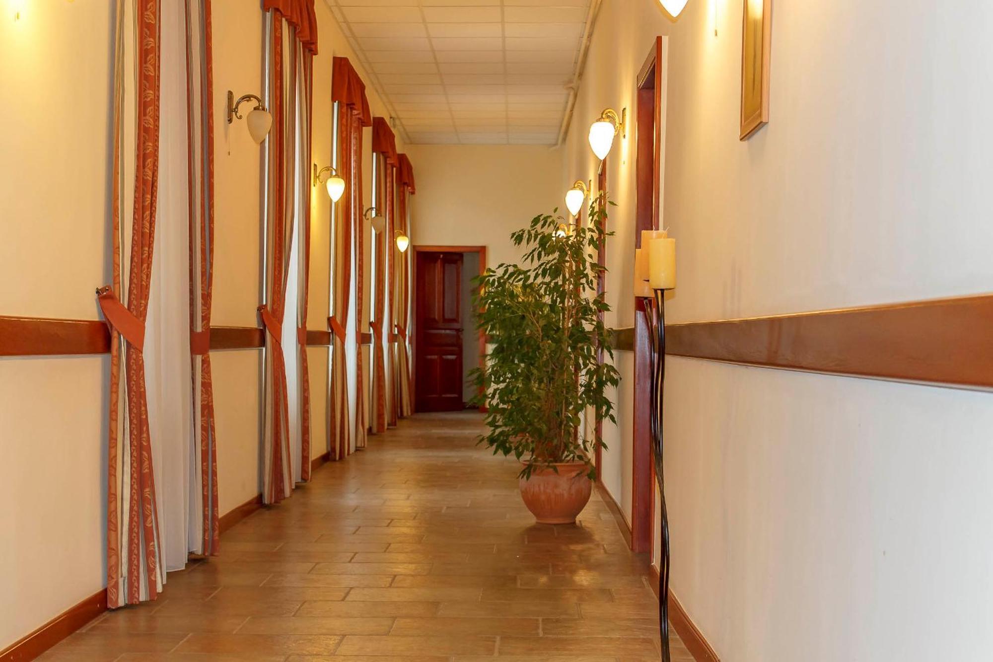 Pannon Hotel Bejelentkezes 20 Oraig, Check-In Until 20 O'Clock, Einchecken Bis 20 Uhr Mohács エクステリア 写真