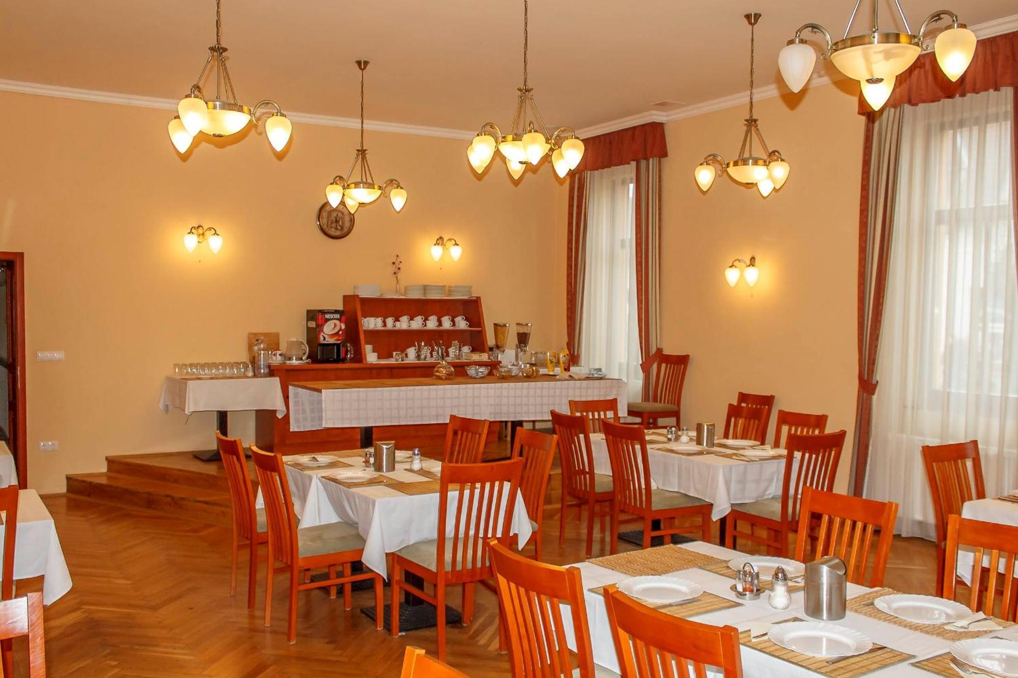 Pannon Hotel Bejelentkezes 20 Oraig, Check-In Until 20 O'Clock, Einchecken Bis 20 Uhr Mohács エクステリア 写真