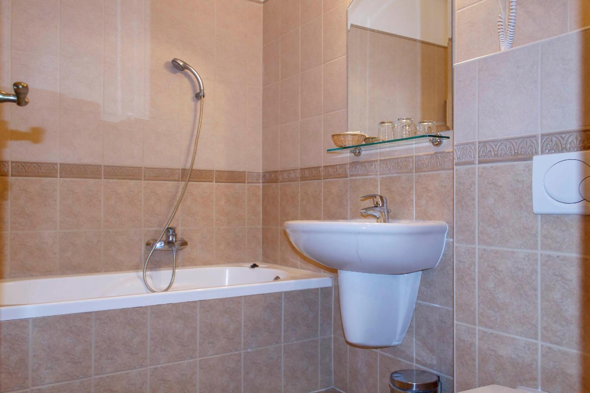 Pannon Hotel Bejelentkezes 20 Oraig, Check-In Until 20 O'Clock, Einchecken Bis 20 Uhr Mohács エクステリア 写真