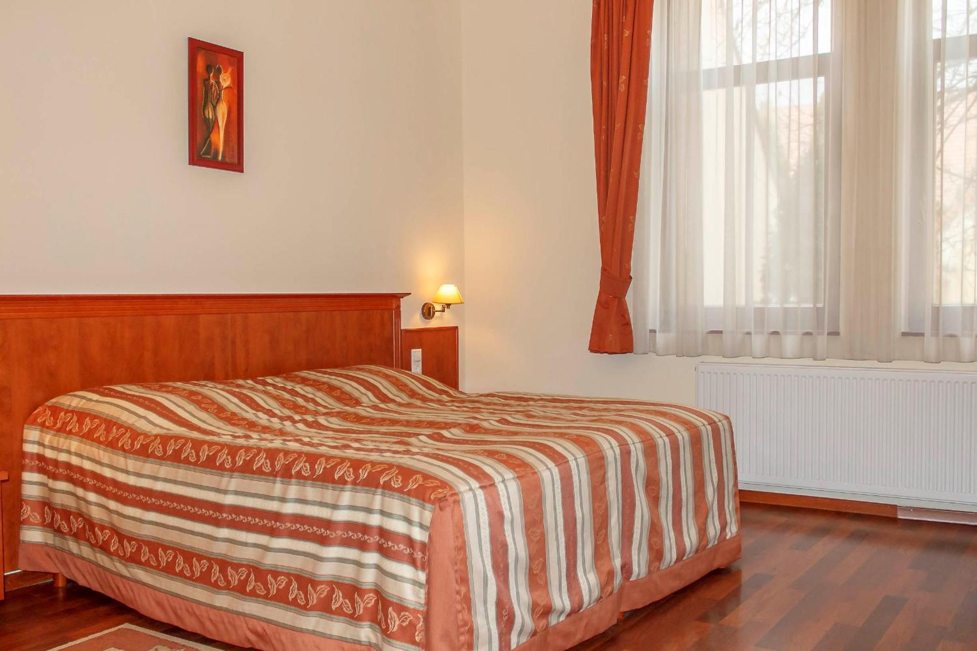 Pannon Hotel Bejelentkezes 20 Oraig, Check-In Until 20 O'Clock, Einchecken Bis 20 Uhr Mohács エクステリア 写真
