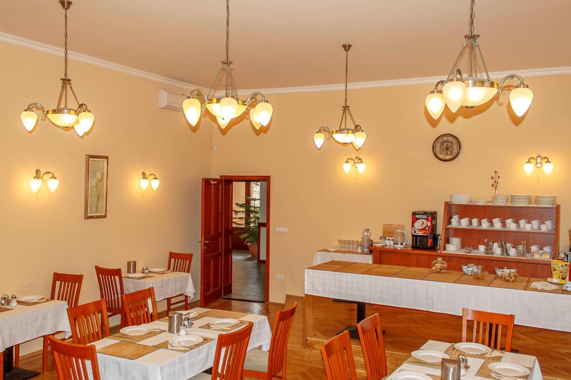 Pannon Hotel Bejelentkezes 20 Oraig, Check-In Until 20 O'Clock, Einchecken Bis 20 Uhr Mohács エクステリア 写真