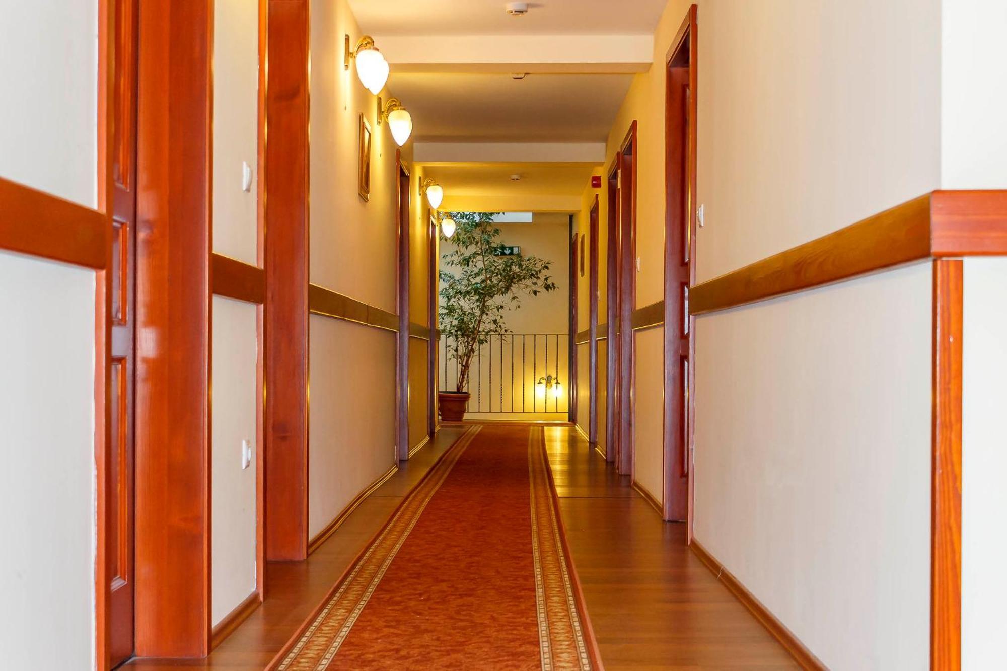 Pannon Hotel Bejelentkezes 20 Oraig, Check-In Until 20 O'Clock, Einchecken Bis 20 Uhr Mohács エクステリア 写真