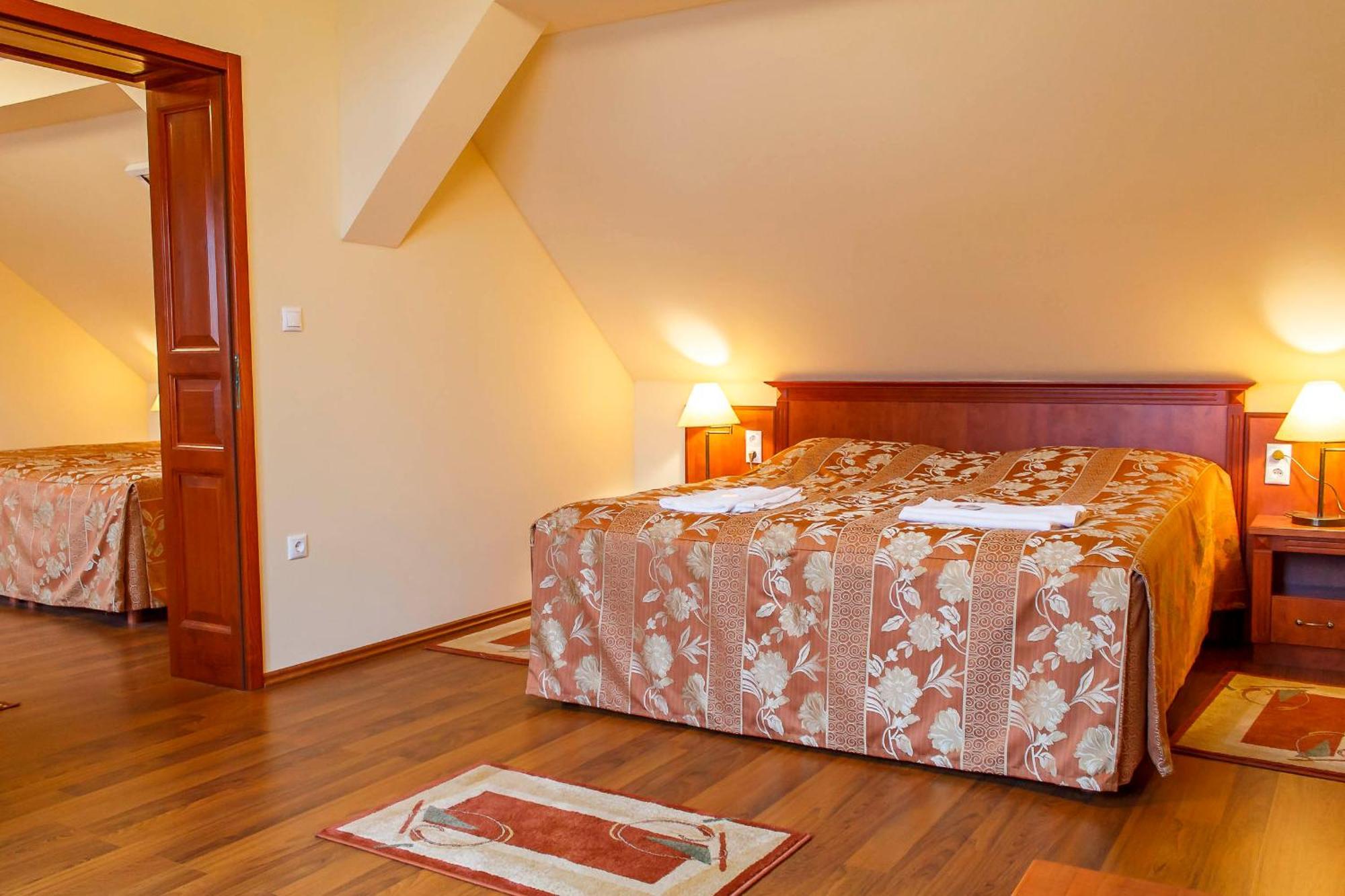 Pannon Hotel Bejelentkezes 20 Oraig, Check-In Until 20 O'Clock, Einchecken Bis 20 Uhr Mohács エクステリア 写真