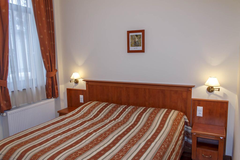 Pannon Hotel Bejelentkezes 20 Oraig, Check-In Until 20 O'Clock, Einchecken Bis 20 Uhr Mohács エクステリア 写真