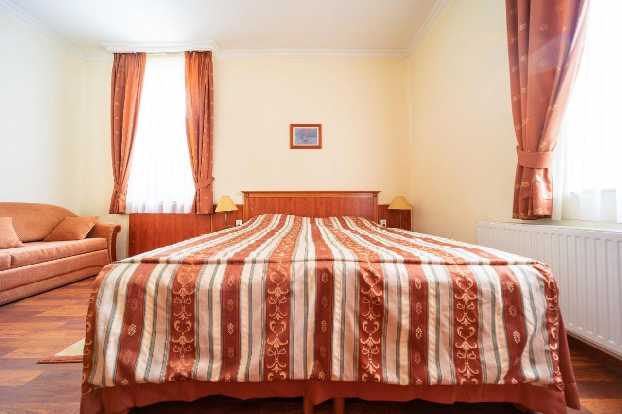 Pannon Hotel Bejelentkezes 20 Oraig, Check-In Until 20 O'Clock, Einchecken Bis 20 Uhr Mohács エクステリア 写真