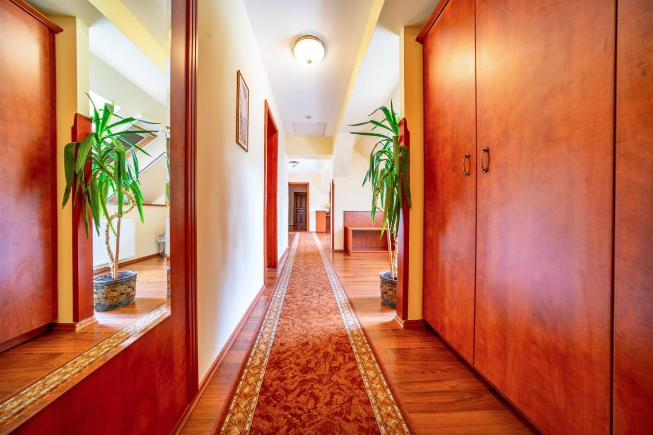 Pannon Hotel Bejelentkezes 20 Oraig, Check-In Until 20 O'Clock, Einchecken Bis 20 Uhr Mohács エクステリア 写真