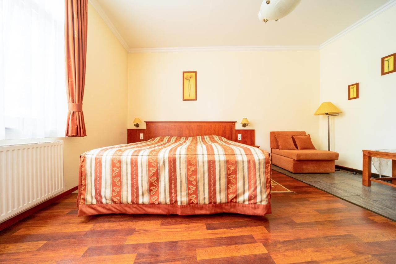 Pannon Hotel Bejelentkezes 20 Oraig, Check-In Until 20 O'Clock, Einchecken Bis 20 Uhr Mohács エクステリア 写真