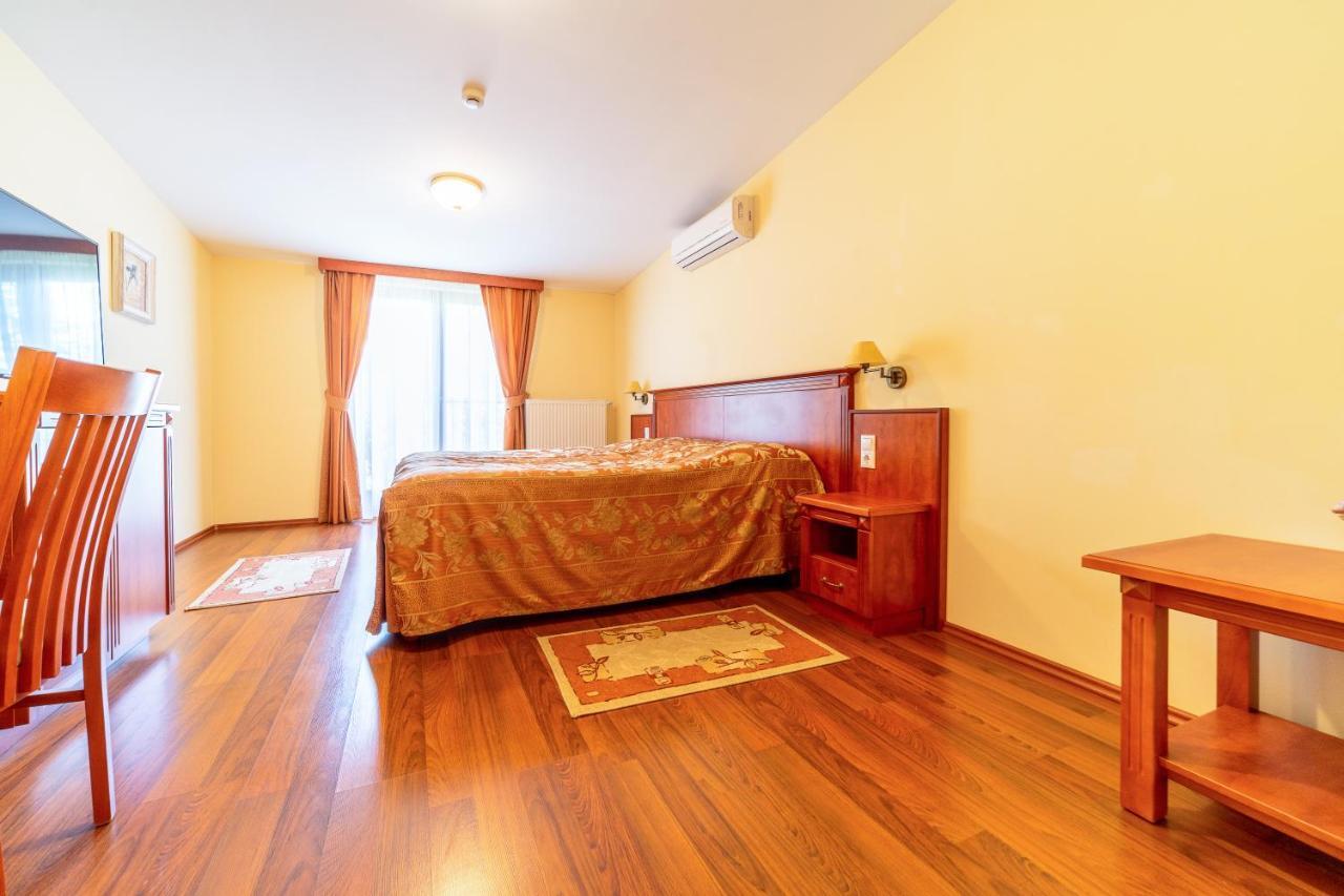 Pannon Hotel Bejelentkezes 20 Oraig, Check-In Until 20 O'Clock, Einchecken Bis 20 Uhr Mohács エクステリア 写真