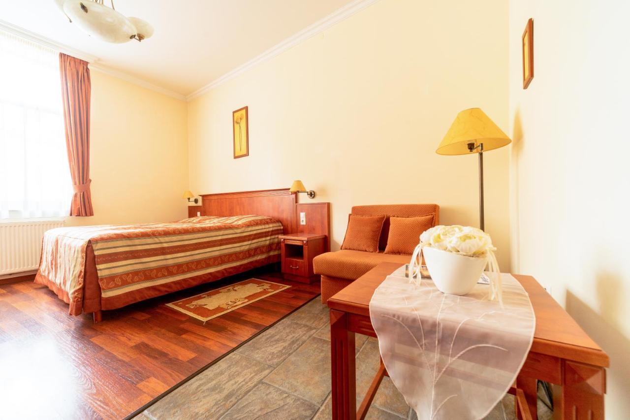 Pannon Hotel Bejelentkezes 20 Oraig, Check-In Until 20 O'Clock, Einchecken Bis 20 Uhr Mohács エクステリア 写真
