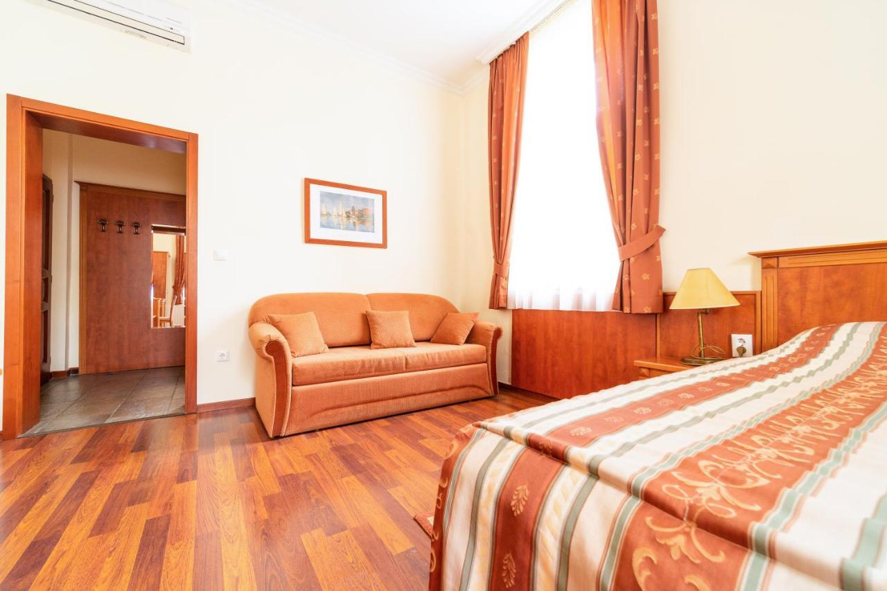 Pannon Hotel Bejelentkezes 20 Oraig, Check-In Until 20 O'Clock, Einchecken Bis 20 Uhr Mohács エクステリア 写真