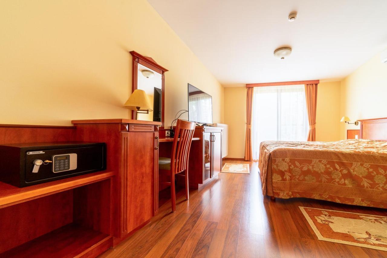 Pannon Hotel Bejelentkezes 20 Oraig, Check-In Until 20 O'Clock, Einchecken Bis 20 Uhr Mohács エクステリア 写真