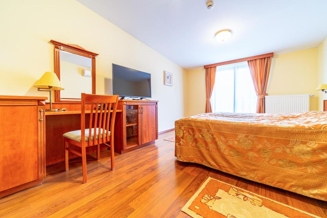 Pannon Hotel Bejelentkezes 20 Oraig, Check-In Until 20 O'Clock, Einchecken Bis 20 Uhr Mohács エクステリア 写真