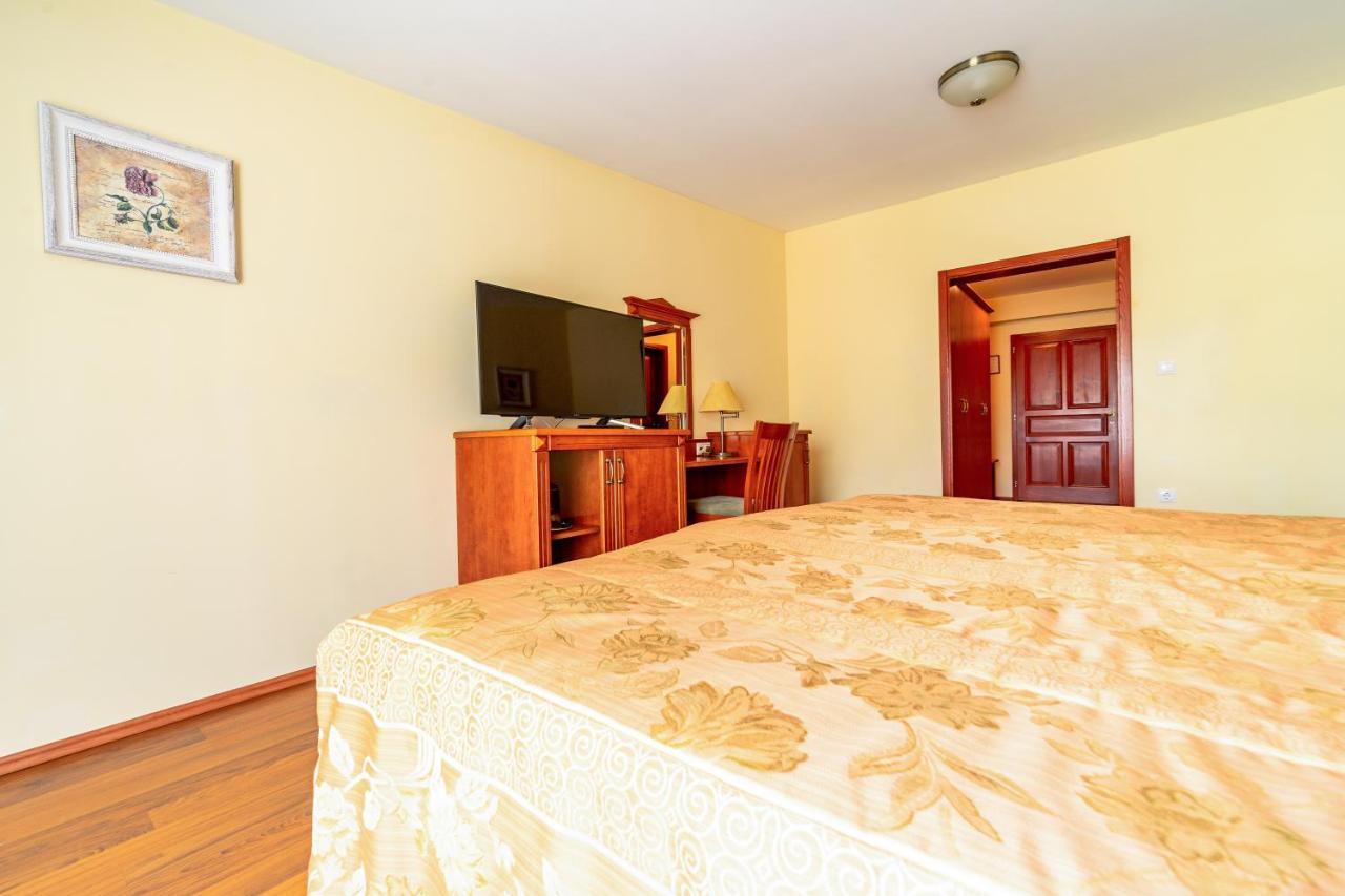 Pannon Hotel Bejelentkezes 20 Oraig, Check-In Until 20 O'Clock, Einchecken Bis 20 Uhr Mohács エクステリア 写真