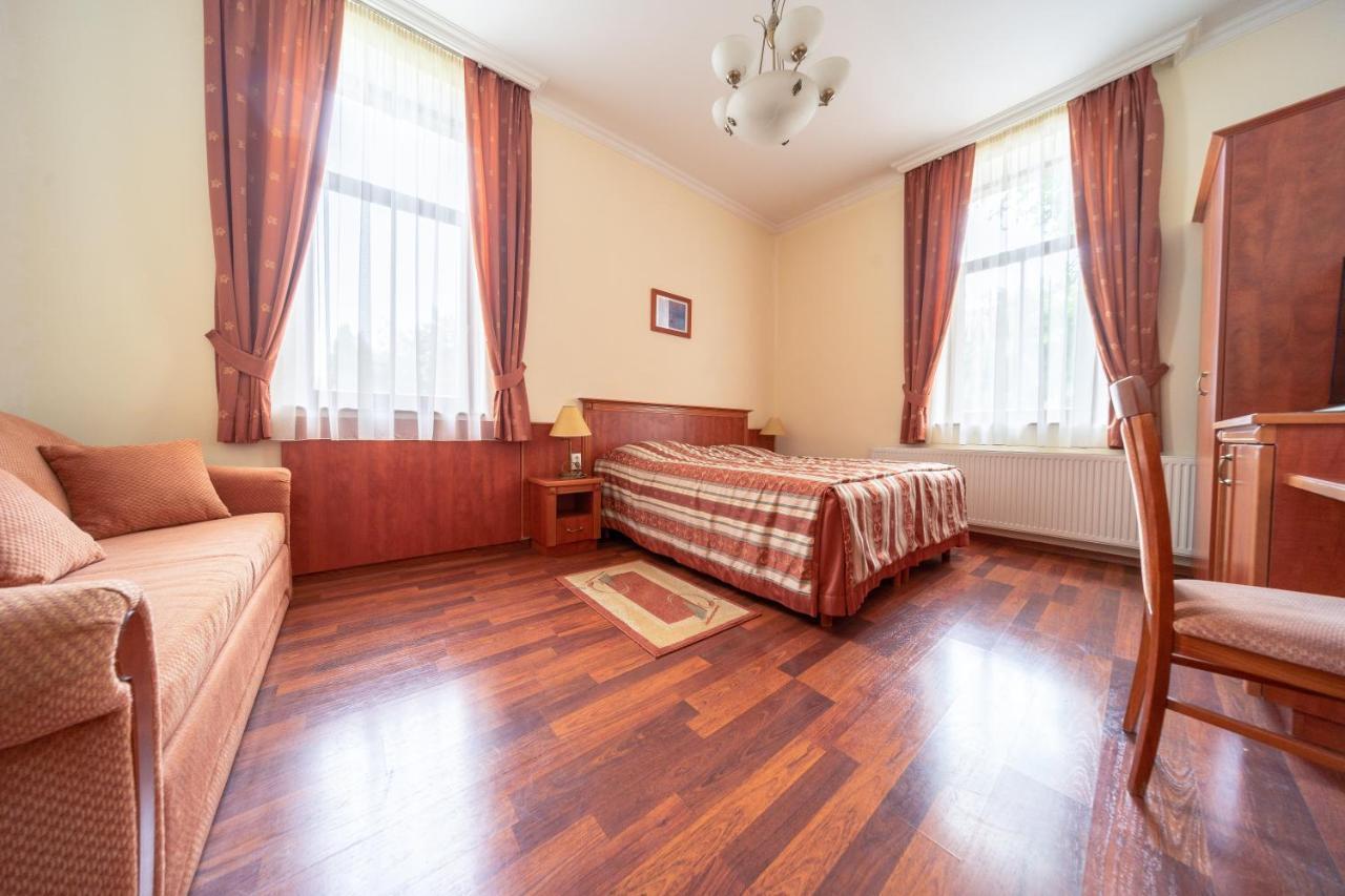 Pannon Hotel Bejelentkezes 20 Oraig, Check-In Until 20 O'Clock, Einchecken Bis 20 Uhr Mohács エクステリア 写真