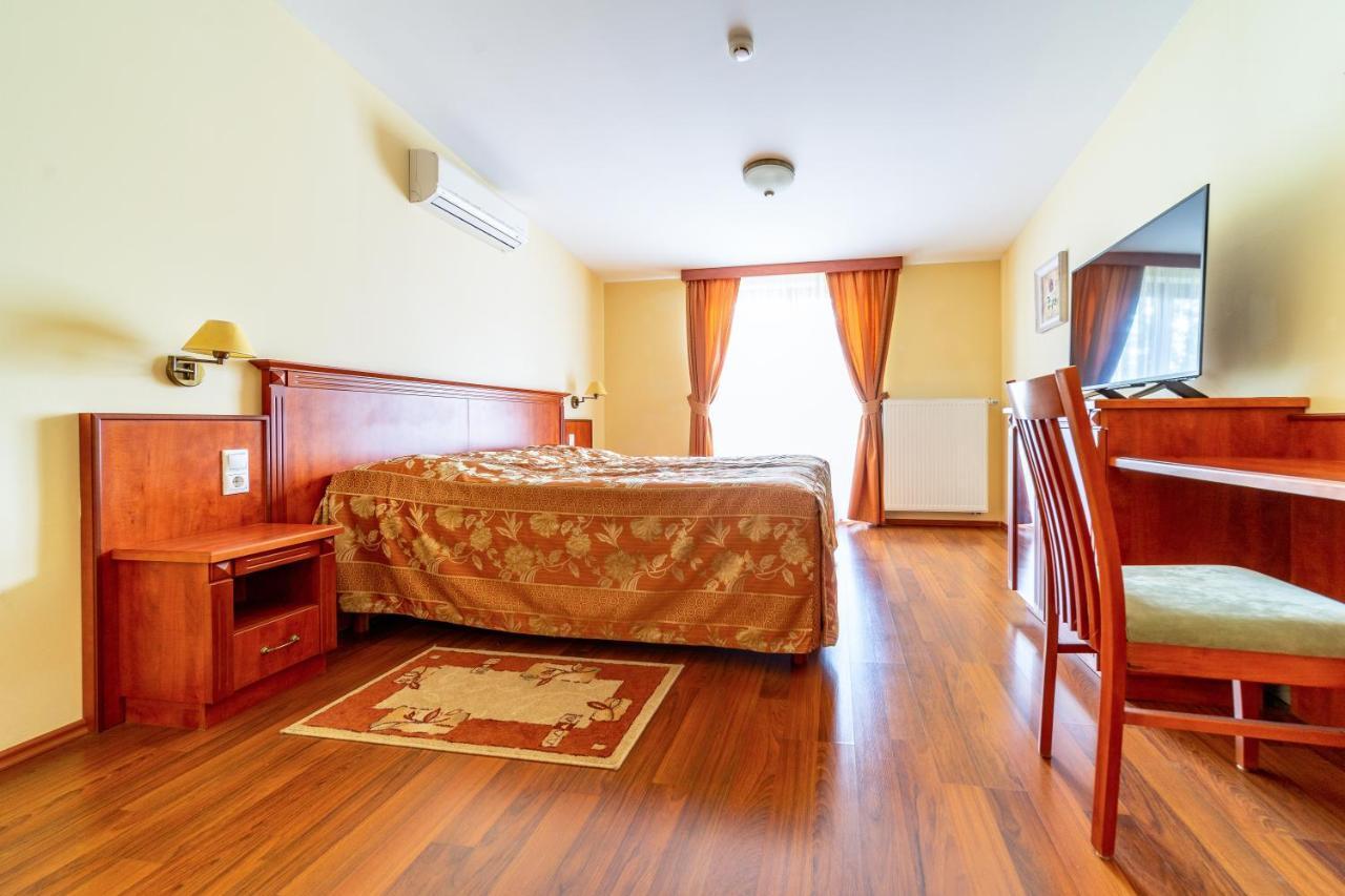 Pannon Hotel Bejelentkezes 20 Oraig, Check-In Until 20 O'Clock, Einchecken Bis 20 Uhr Mohács エクステリア 写真