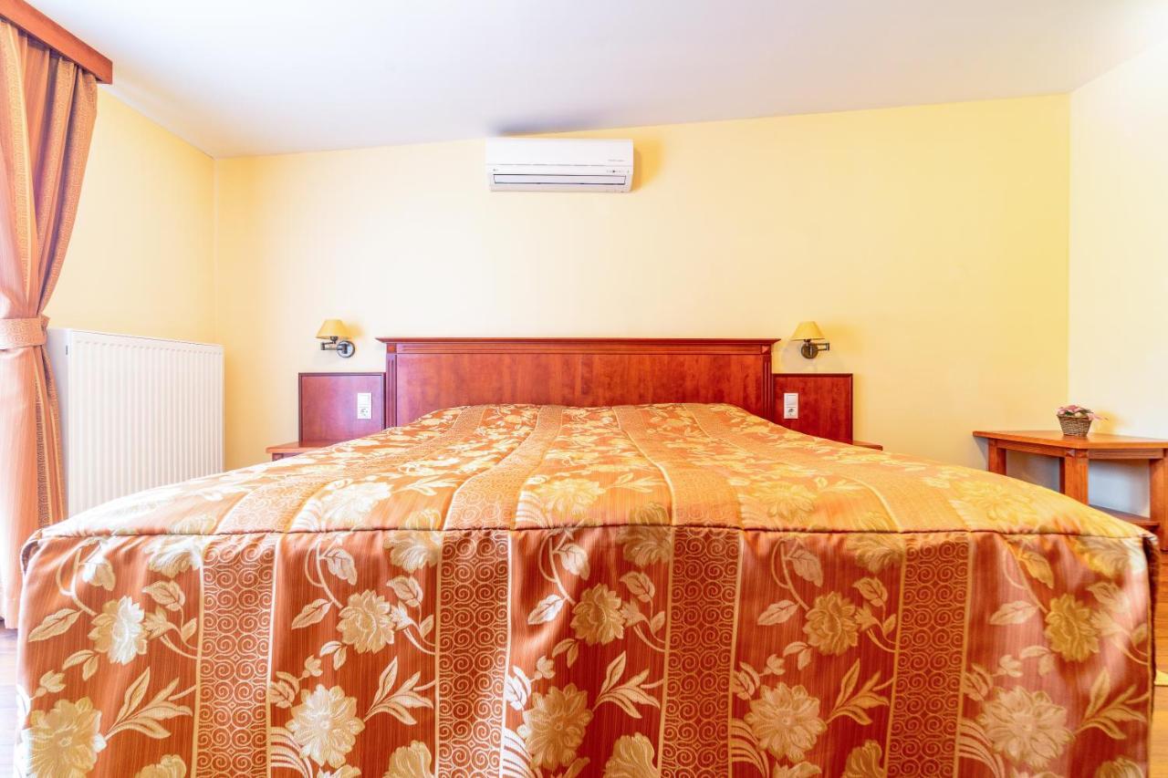 Pannon Hotel Bejelentkezes 20 Oraig, Check-In Until 20 O'Clock, Einchecken Bis 20 Uhr Mohács エクステリア 写真