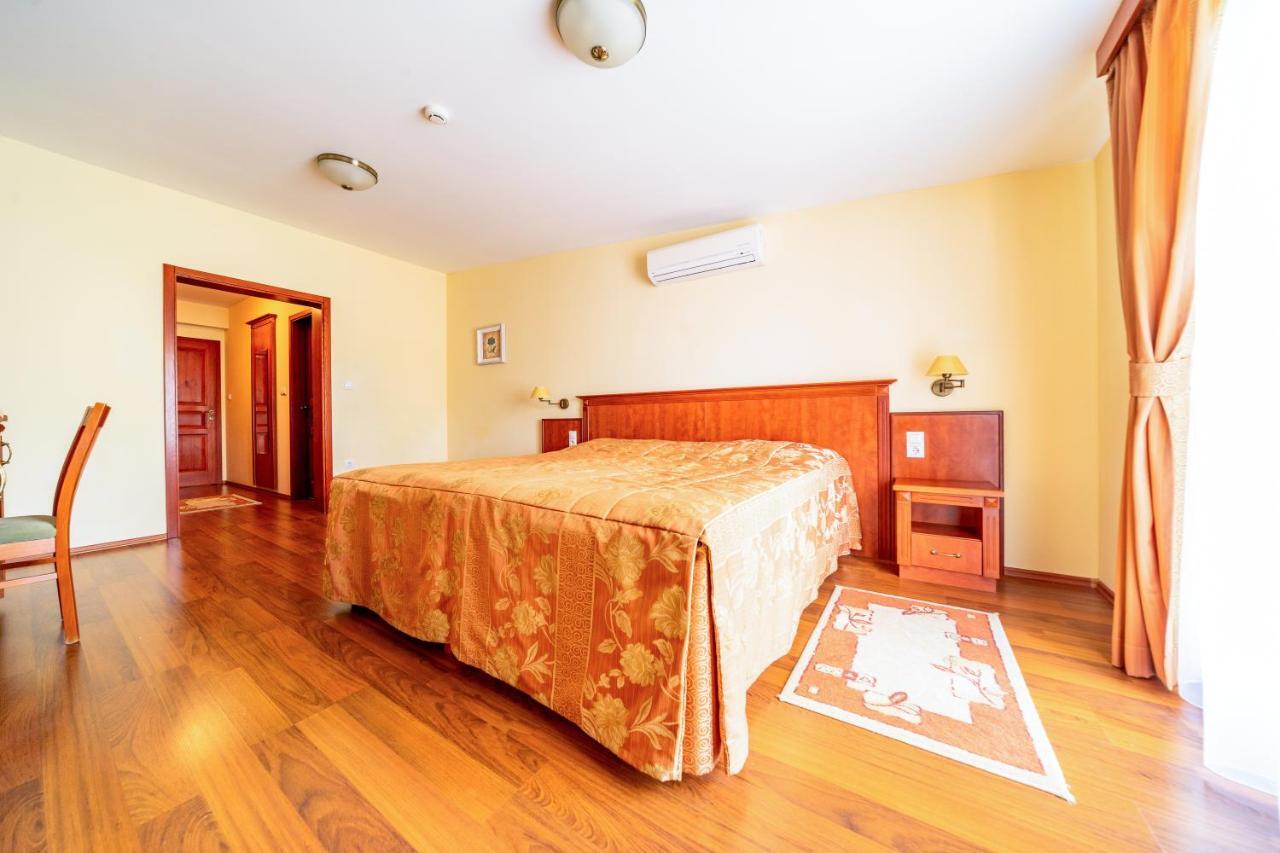 Pannon Hotel Bejelentkezes 20 Oraig, Check-In Until 20 O'Clock, Einchecken Bis 20 Uhr Mohács エクステリア 写真